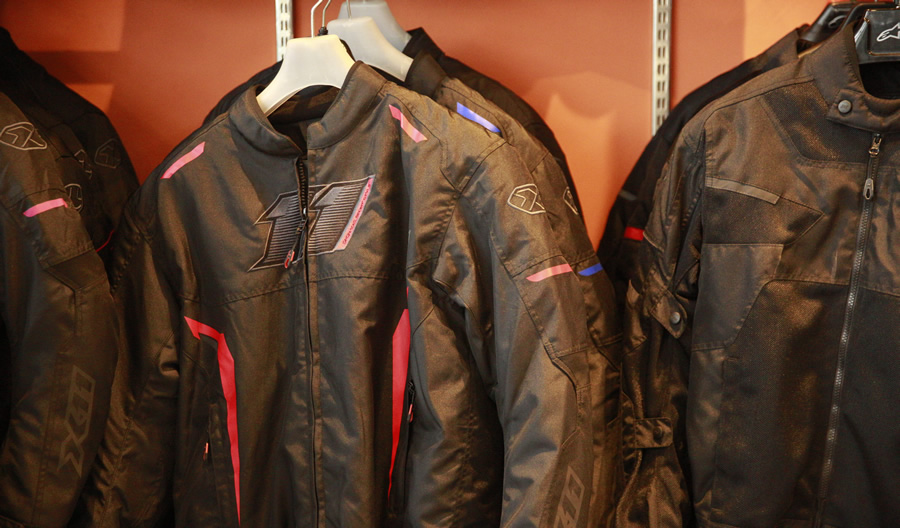 jaquetas e vestuário para motociclistas